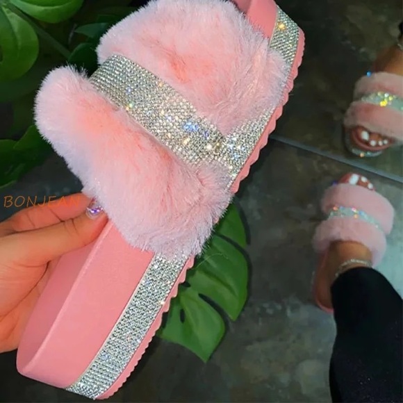 Fur Rhinestone Slippers 😍🔥 - Picture 4 of 6